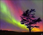 fotos_maravilhosas_aurora_boreal_fenomeno_provocado_colisao_manifestacoes_magneticas_sol_com_atomos_atmosfera_terrestre_arquivo_ybs